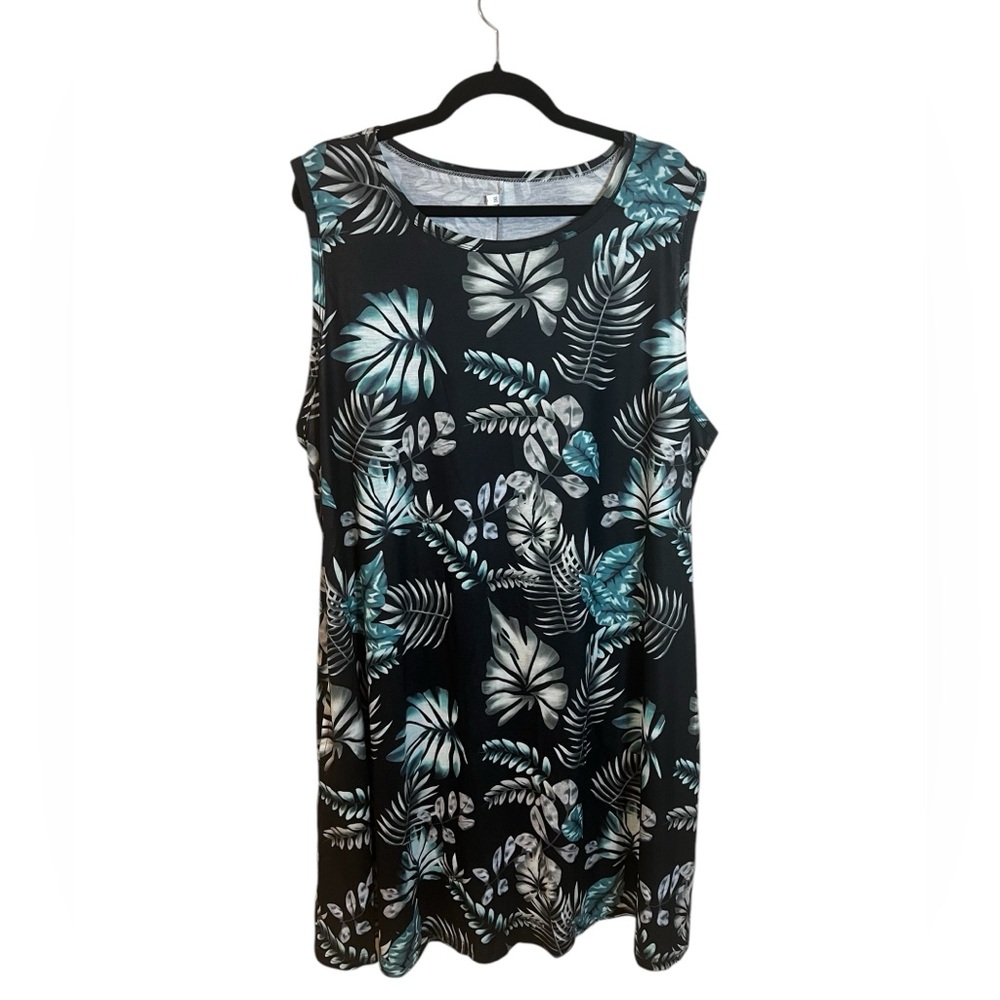 A sleeveless dress in a size 3X Great for a vacation